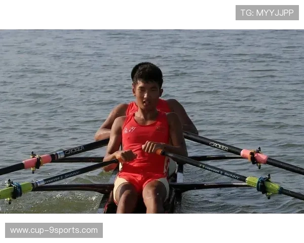 赛艇队保持良好节奏,训练中协作度显著增强 赛艇队保持良好节奏,训练中协作度显著增强